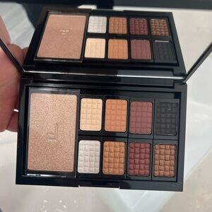 Doucce Magnetic Eyeshadow Palette